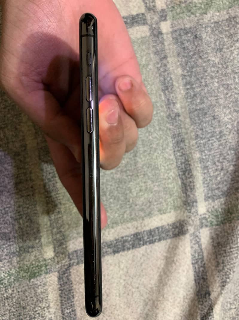 Apple iPhone 11 Pro 3
