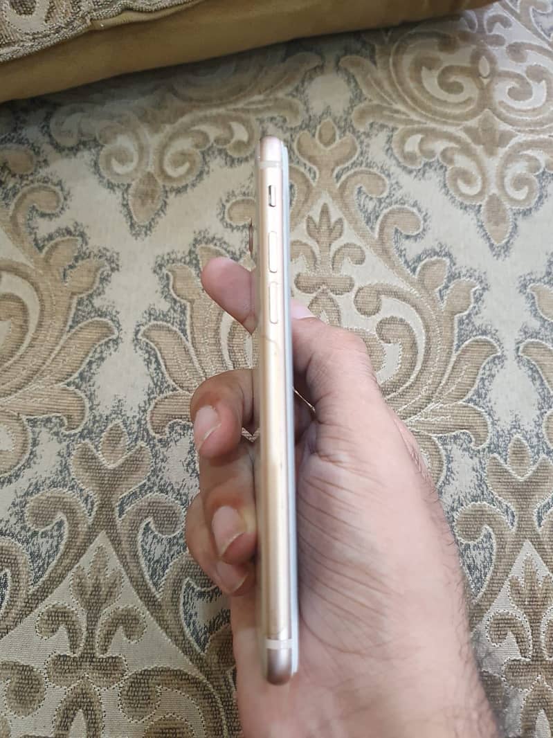 iPhone 8 3
