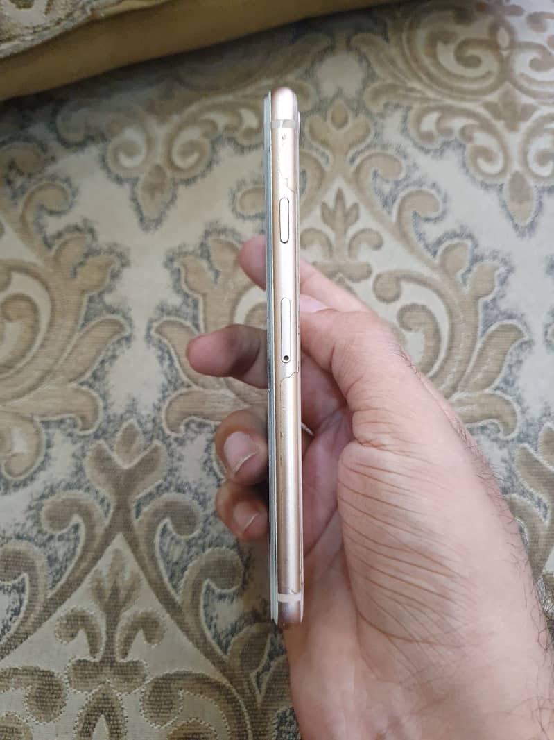 iPhone 8 6