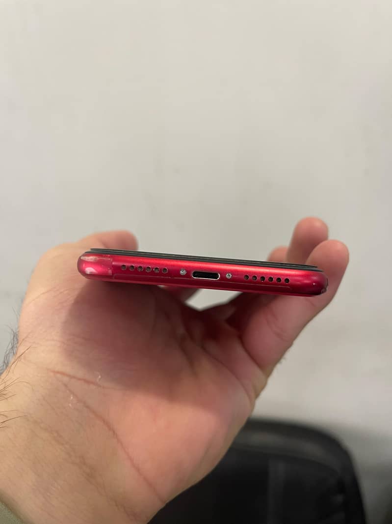 Apple iPhone 11 4