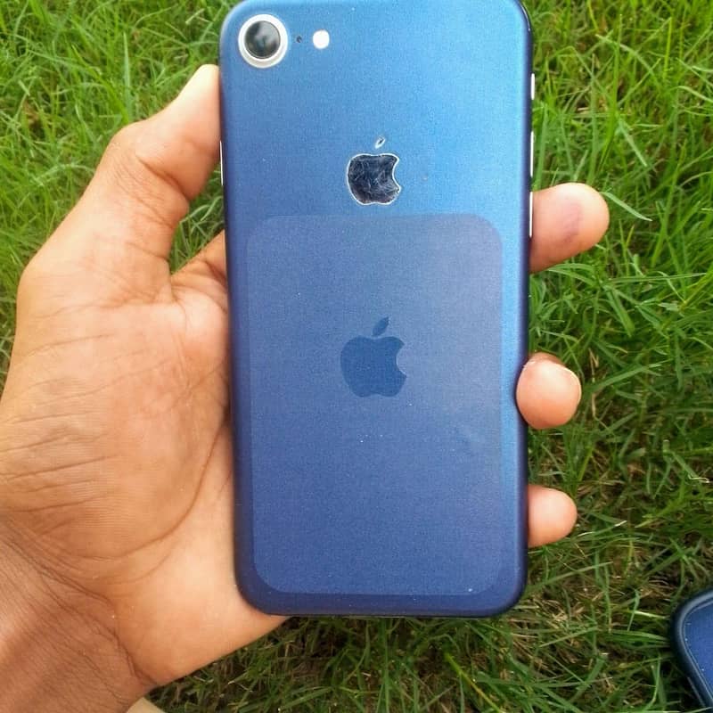 Apple iPhone 7 1