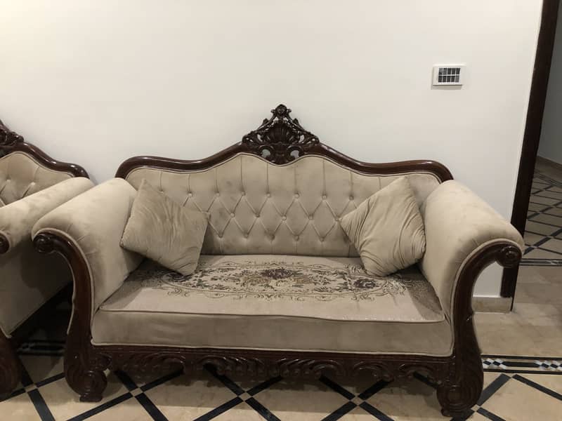 7 setter sofa 1