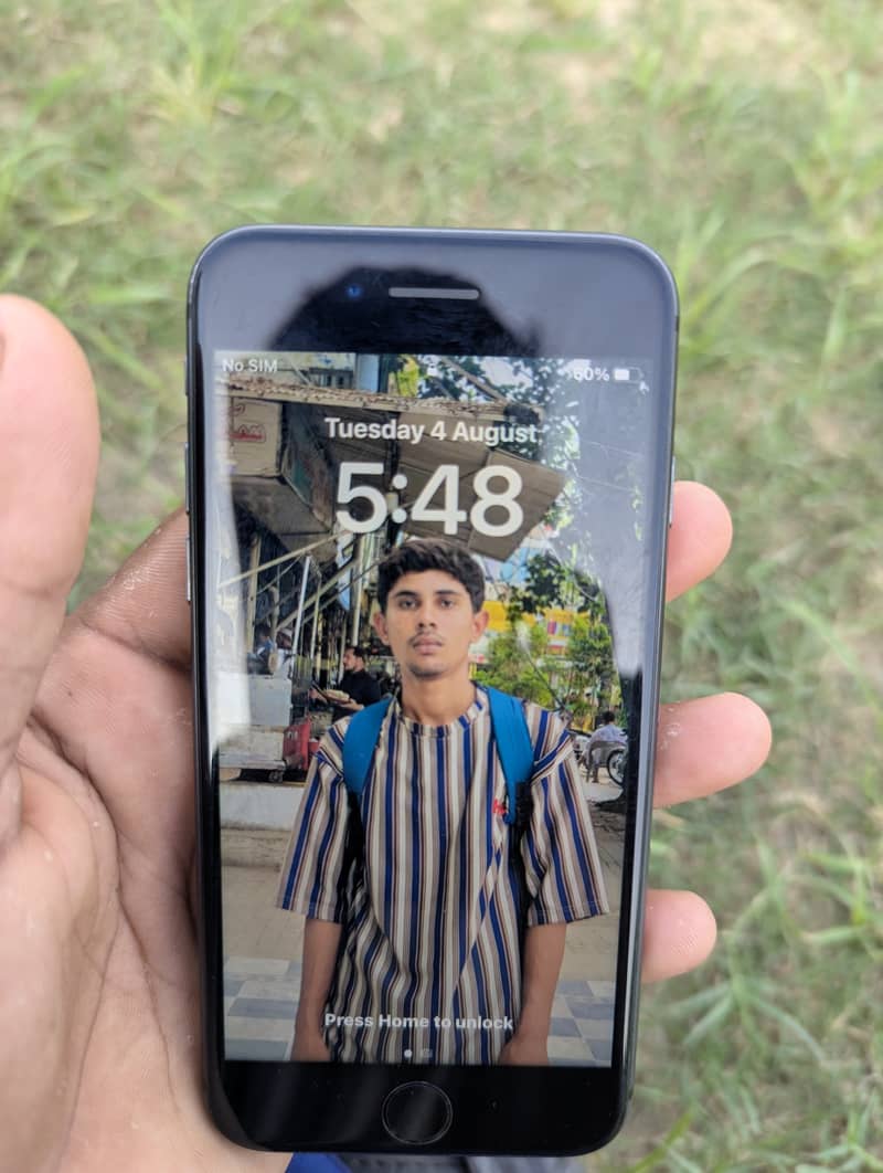 Apple iPhone 8 0