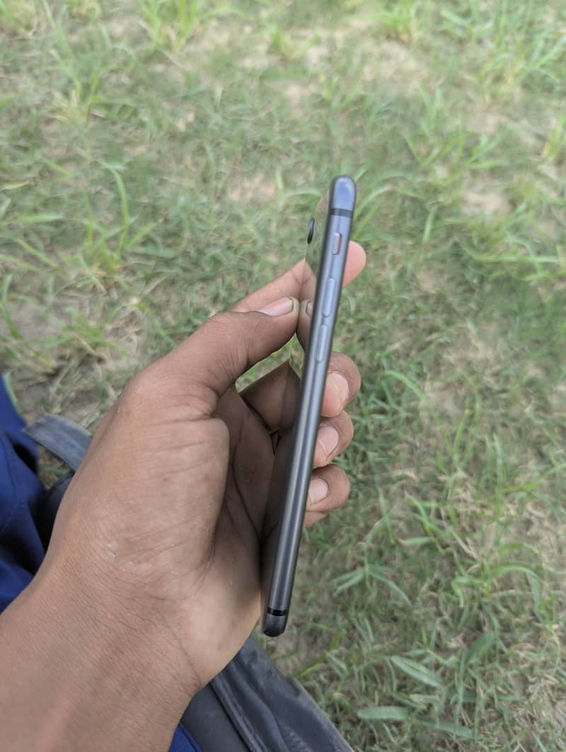 Apple iPhone 8 1
