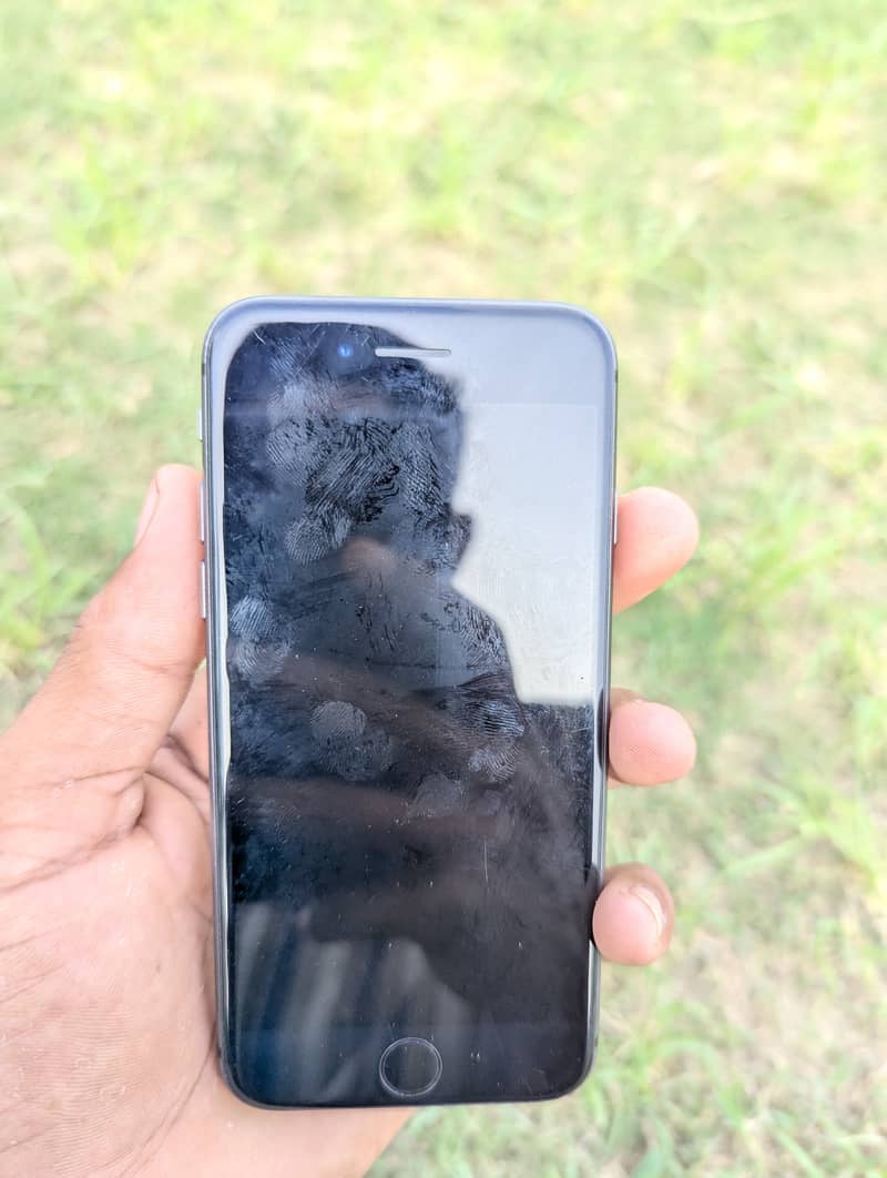 Apple iPhone 8 4