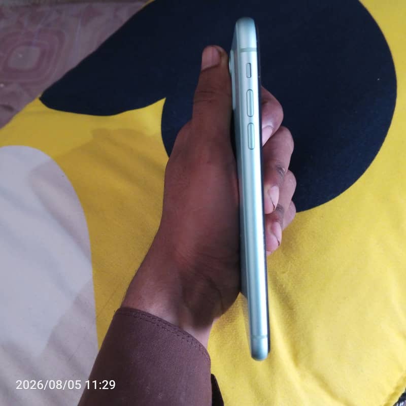 Apple iPhone 11 4