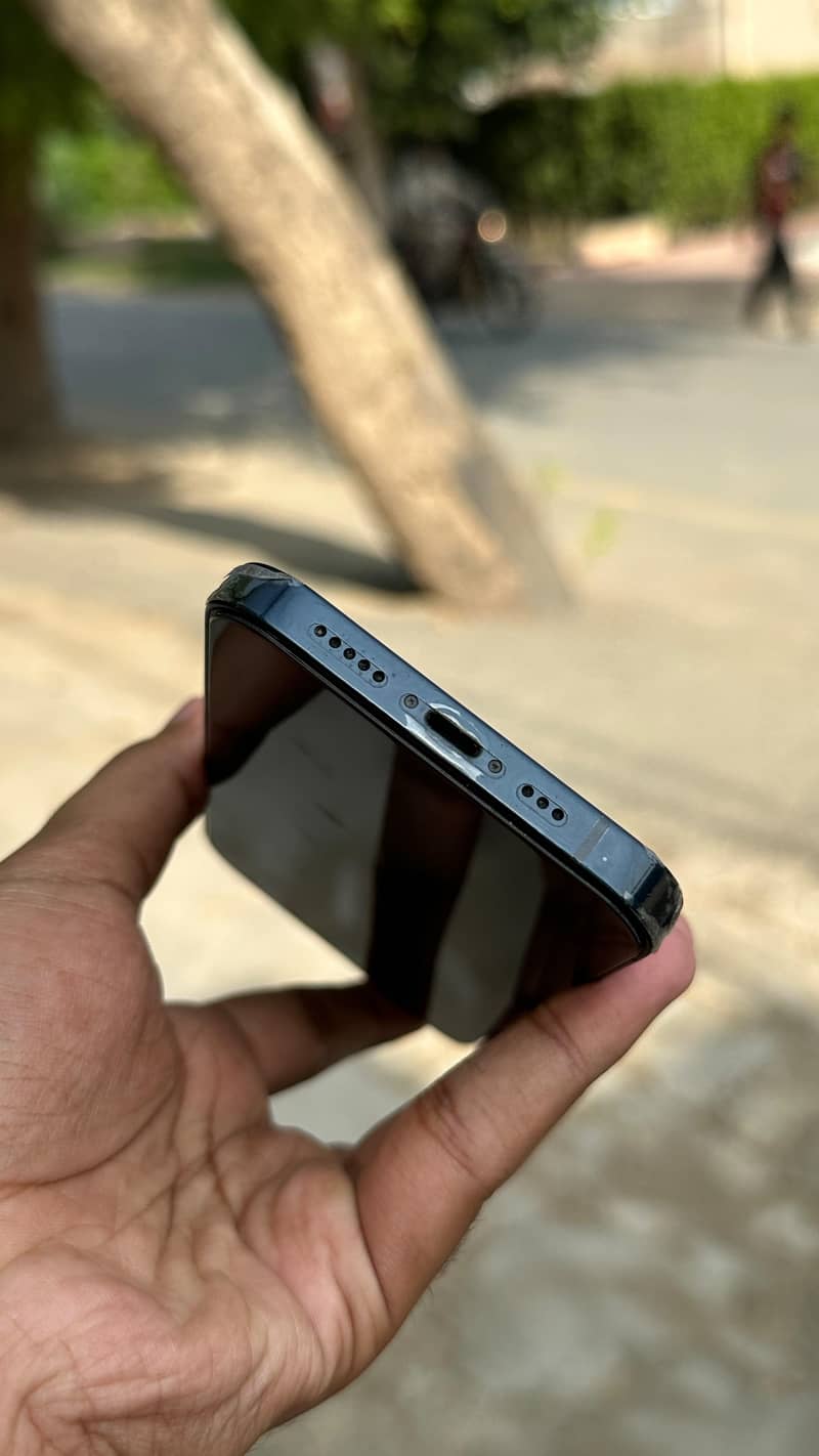 Apple iPhone 13 4