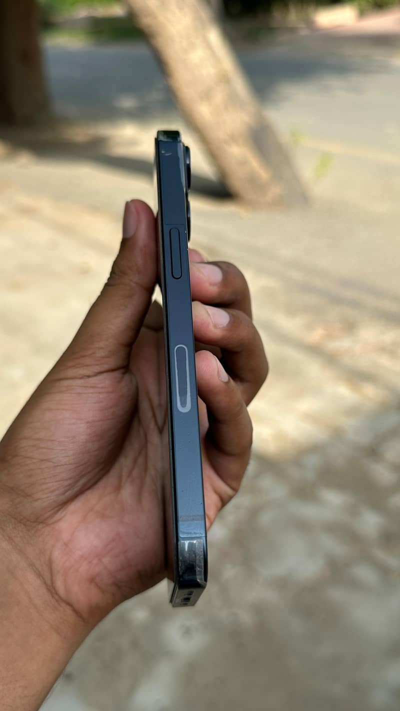 Apple iPhone 13 5
