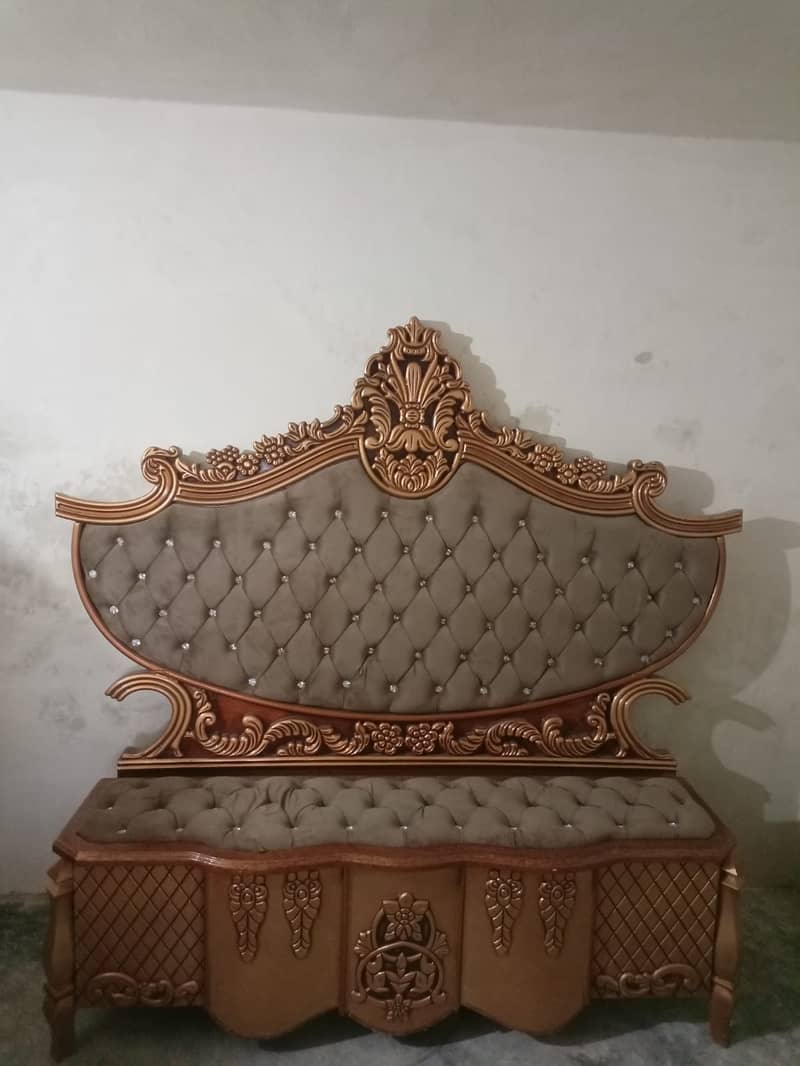 Bed,side tables, dressing table, showcase 0
