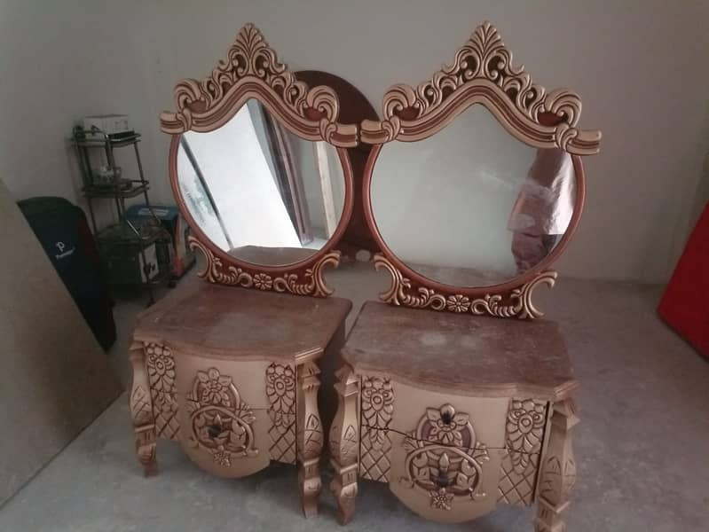 Bed,side tables, dressing table, showcase 3
