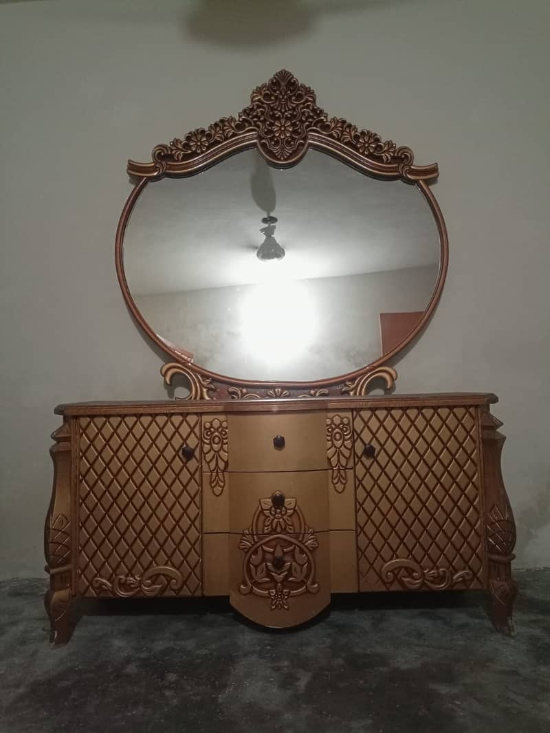 Bed,side tables, dressing table, showcase 4
