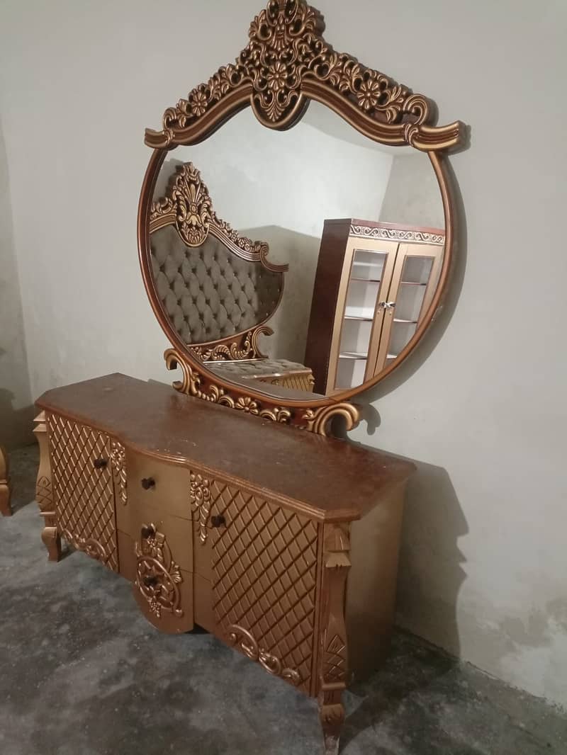 Bed,side tables, dressing table, showcase 5