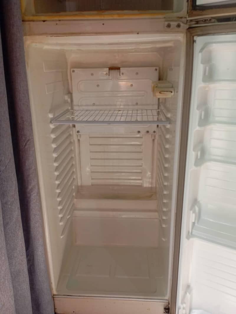 dawlance fridge 2