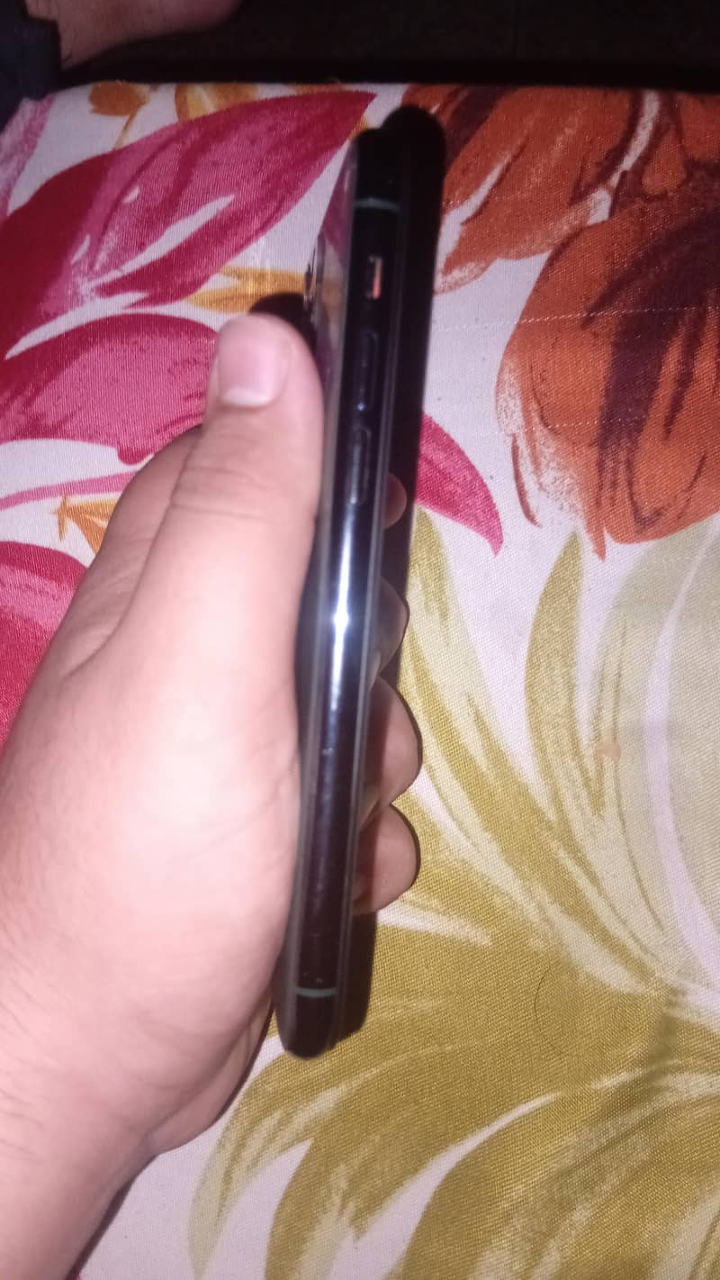 Apple iPhone 11 Pro 3