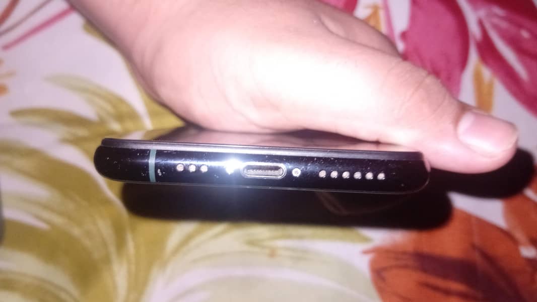 Apple iPhone 11 Pro 4
