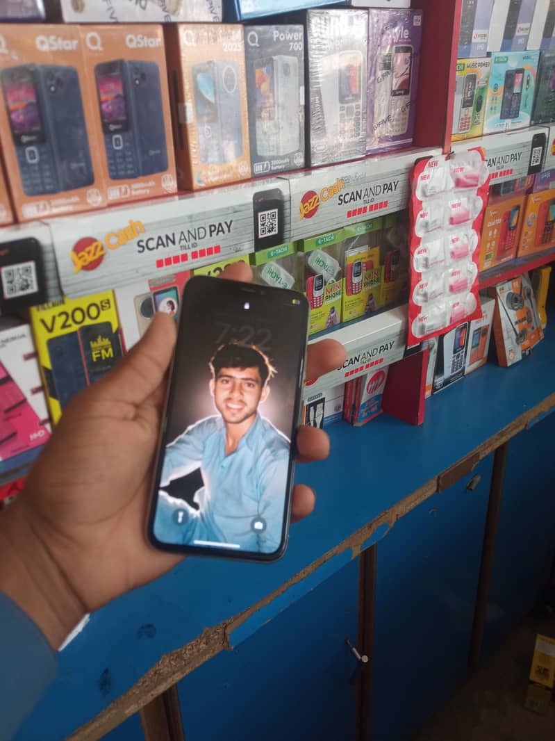 Apple iPhone X 3