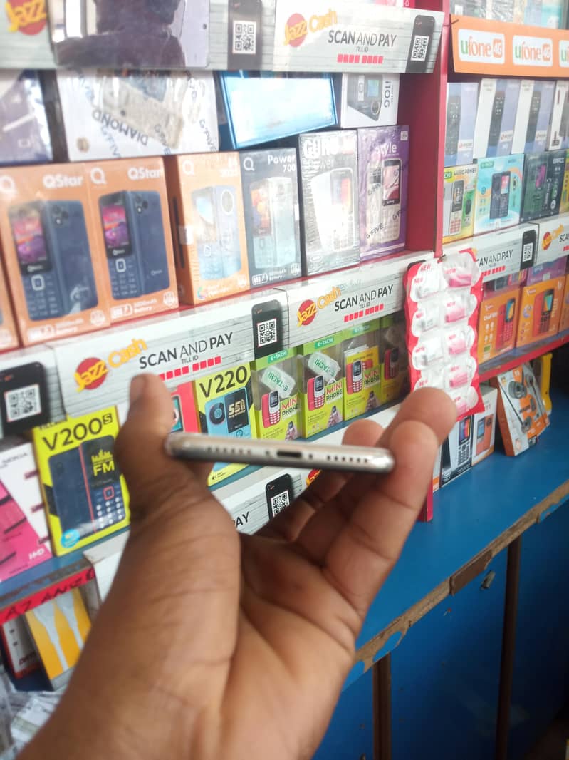 Apple iPhone X 4