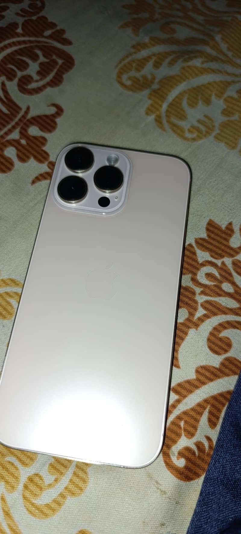 Apple iPhone 16 Pro Max 3