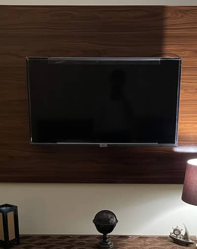 Slightly Used TCL Android LED 40" For Sale