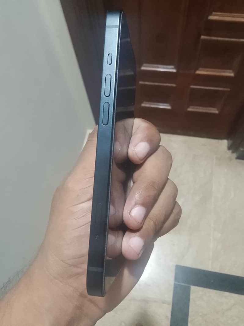 Apple iPhone 13 1
