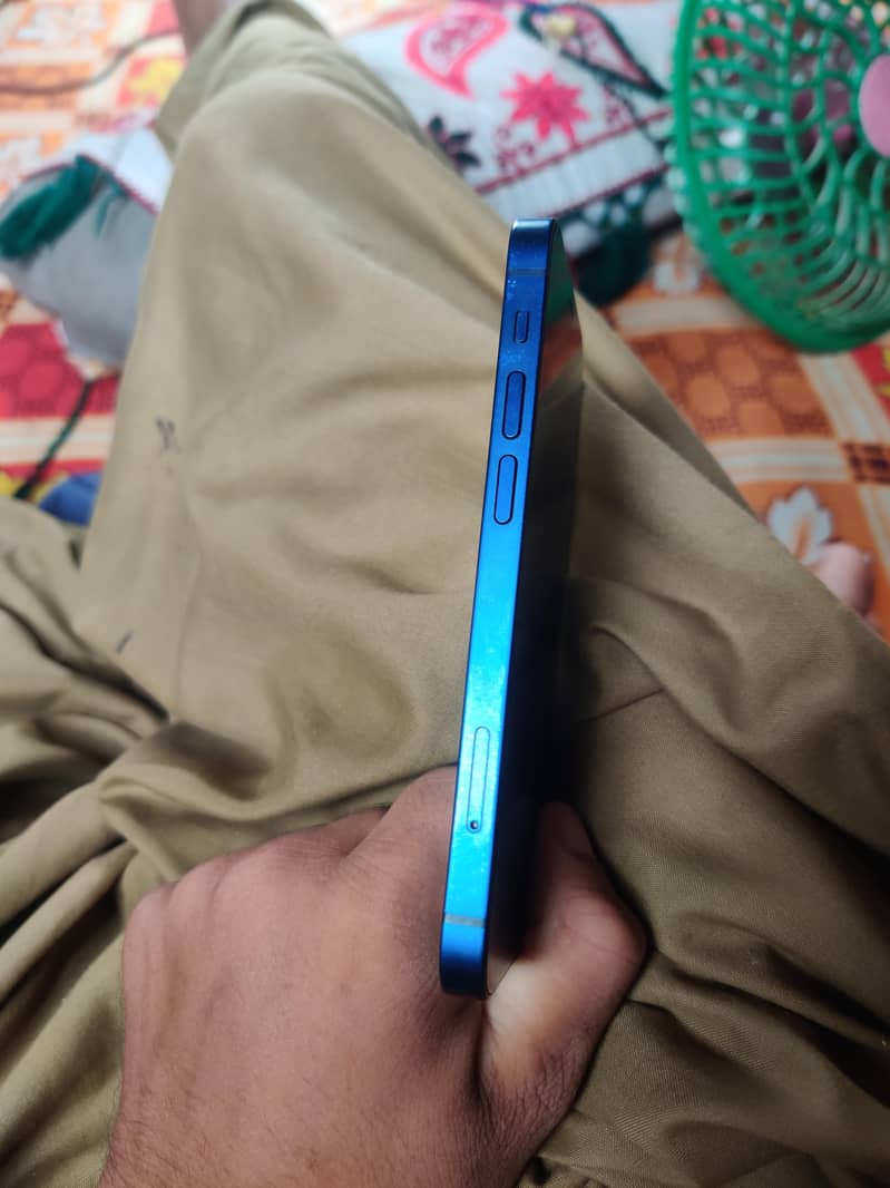 Apple iPhone 12 mini 3
