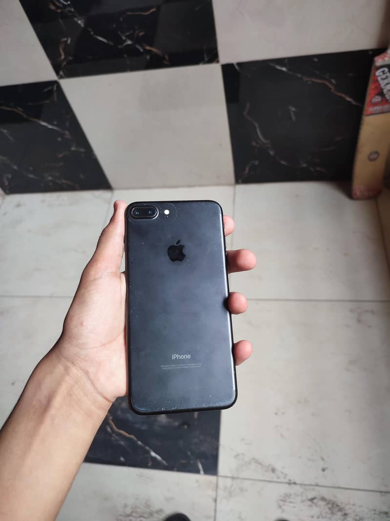 Apple iPhone 7 Plus 2