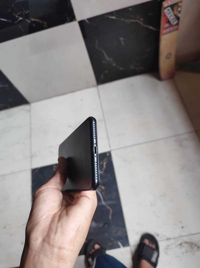 Apple iPhone 7 Plus 3