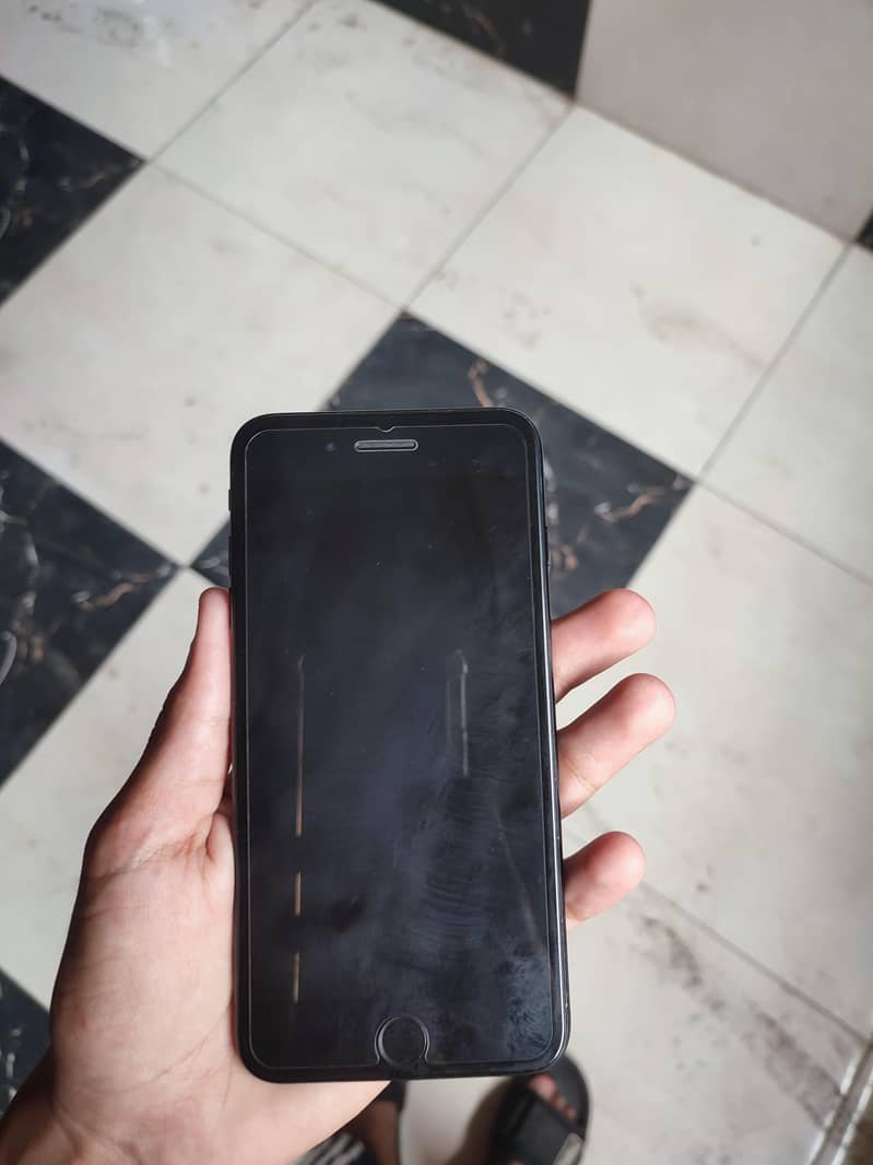 Apple iPhone 7 Plus 6