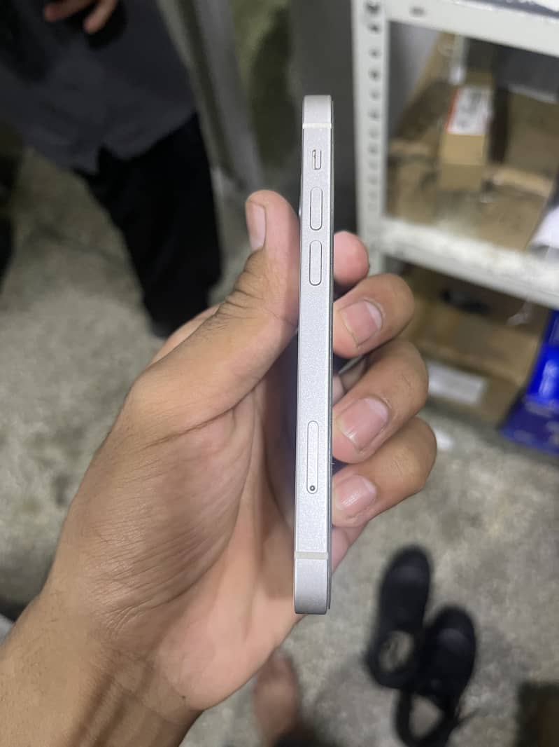 Apple iPhone 12 mini 3