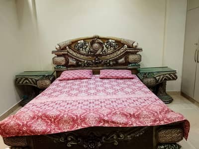 Neat condition Bed Set with side table 2 chair