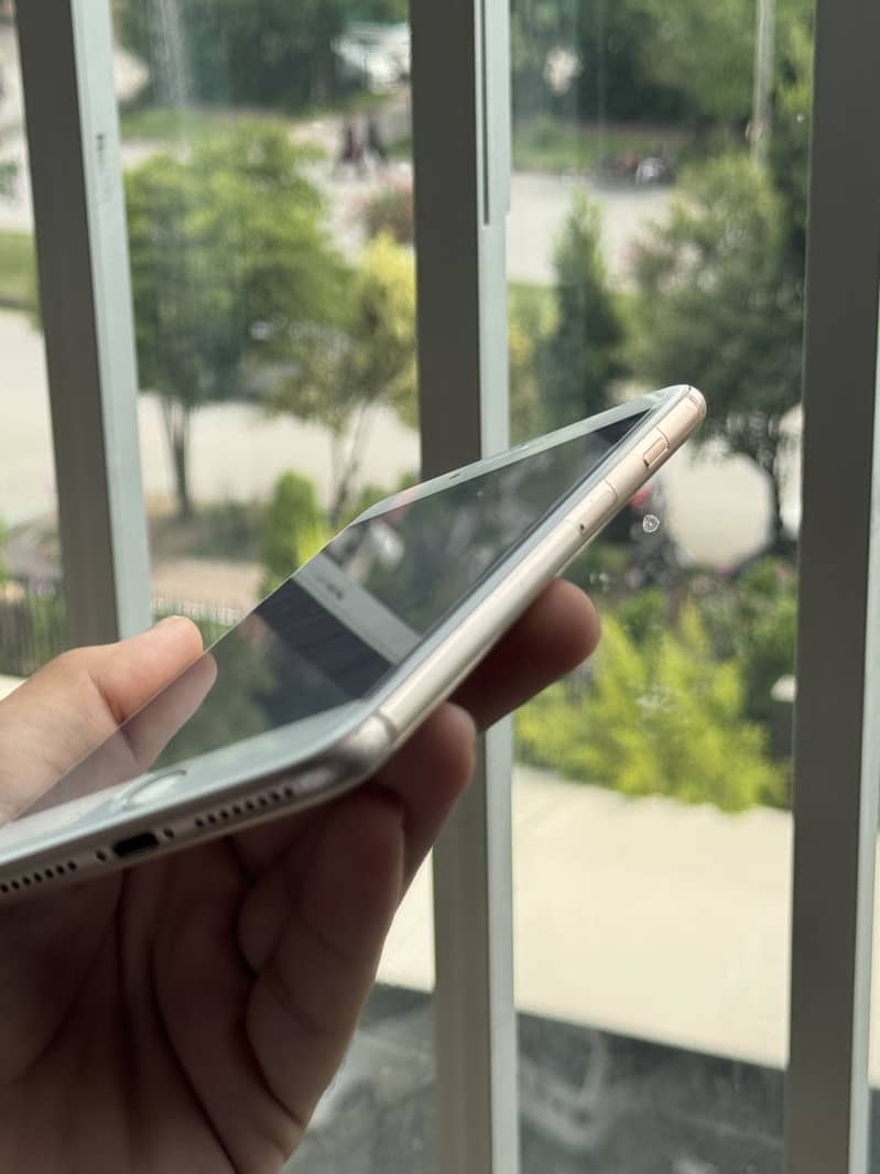 Apple iPhone 8 Plus 1