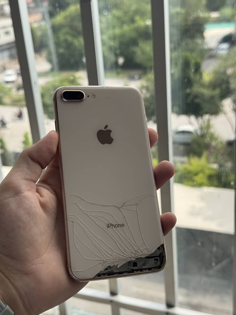 Apple iPhone 8 Plus 4