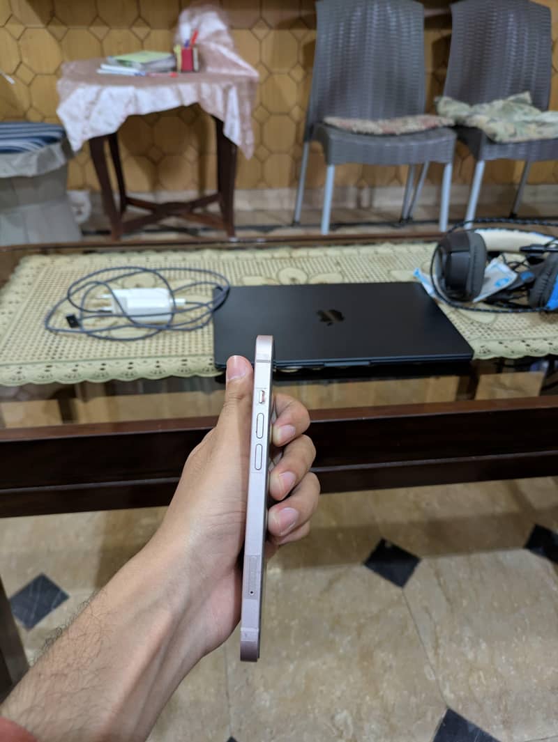 Apple iPhone 13 2
