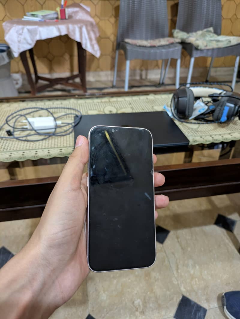 Apple iPhone 13 4