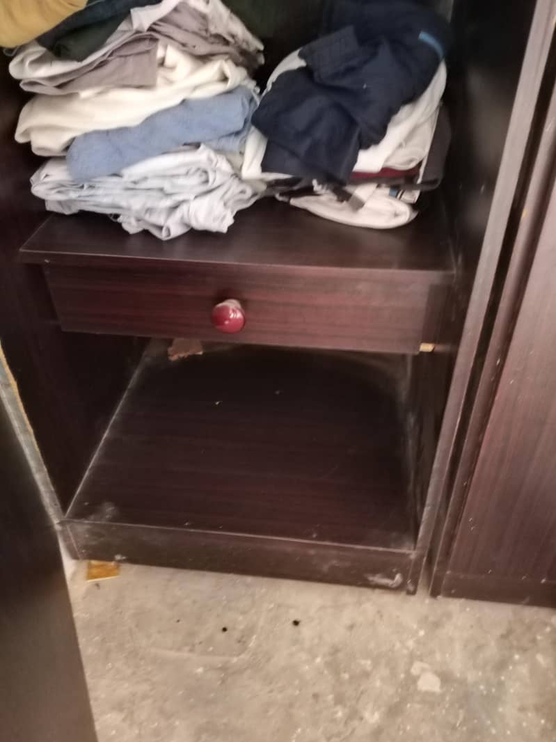 wardrobe 0