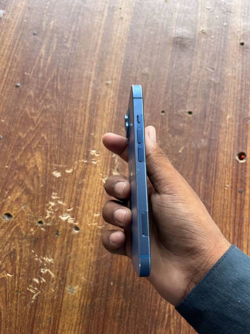 Apple iPhone 13 1