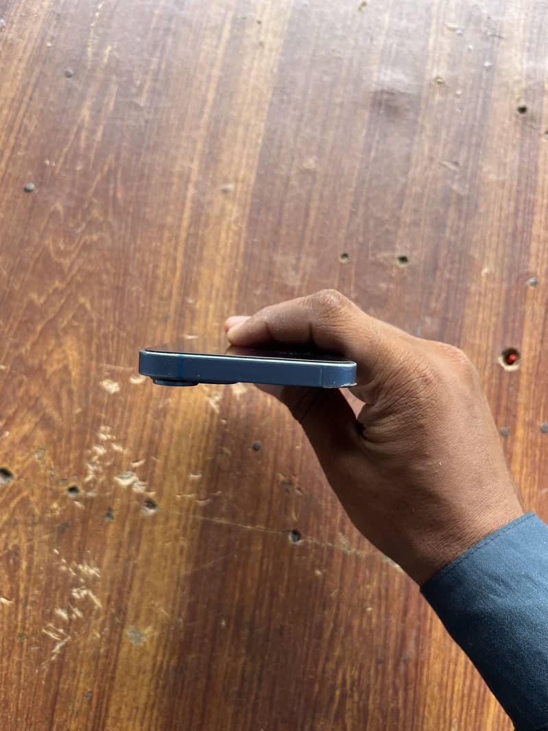 Apple iPhone 13 4