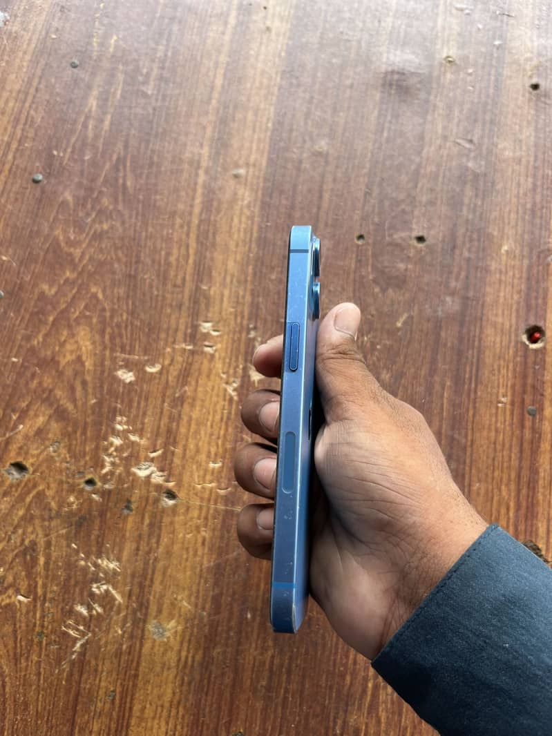 Apple iPhone 13 6