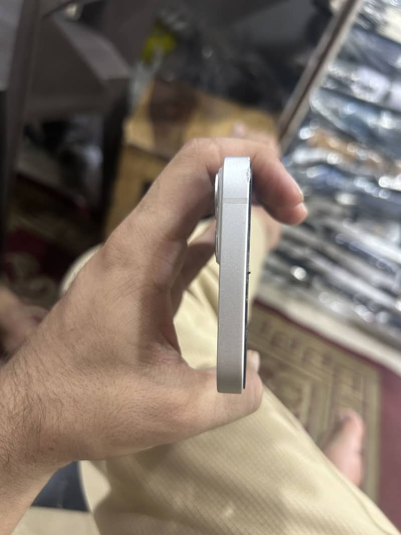 Apple iPhone 13 2