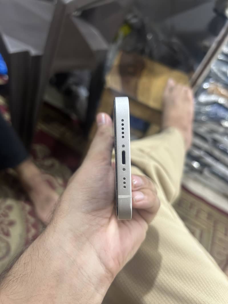 Apple iPhone 13 4