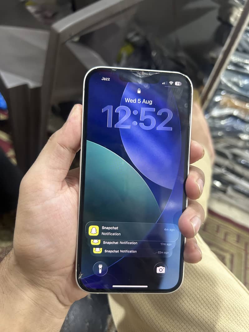 Apple iPhone 13 5