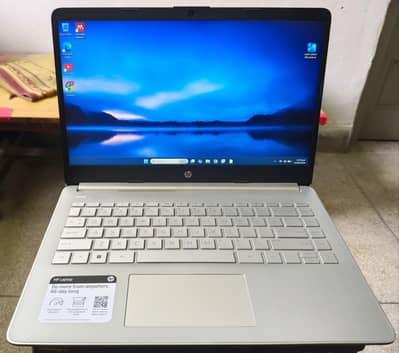 hp laptop 15-8GB Ram/128 GB SSD ( with original charger and mouse)