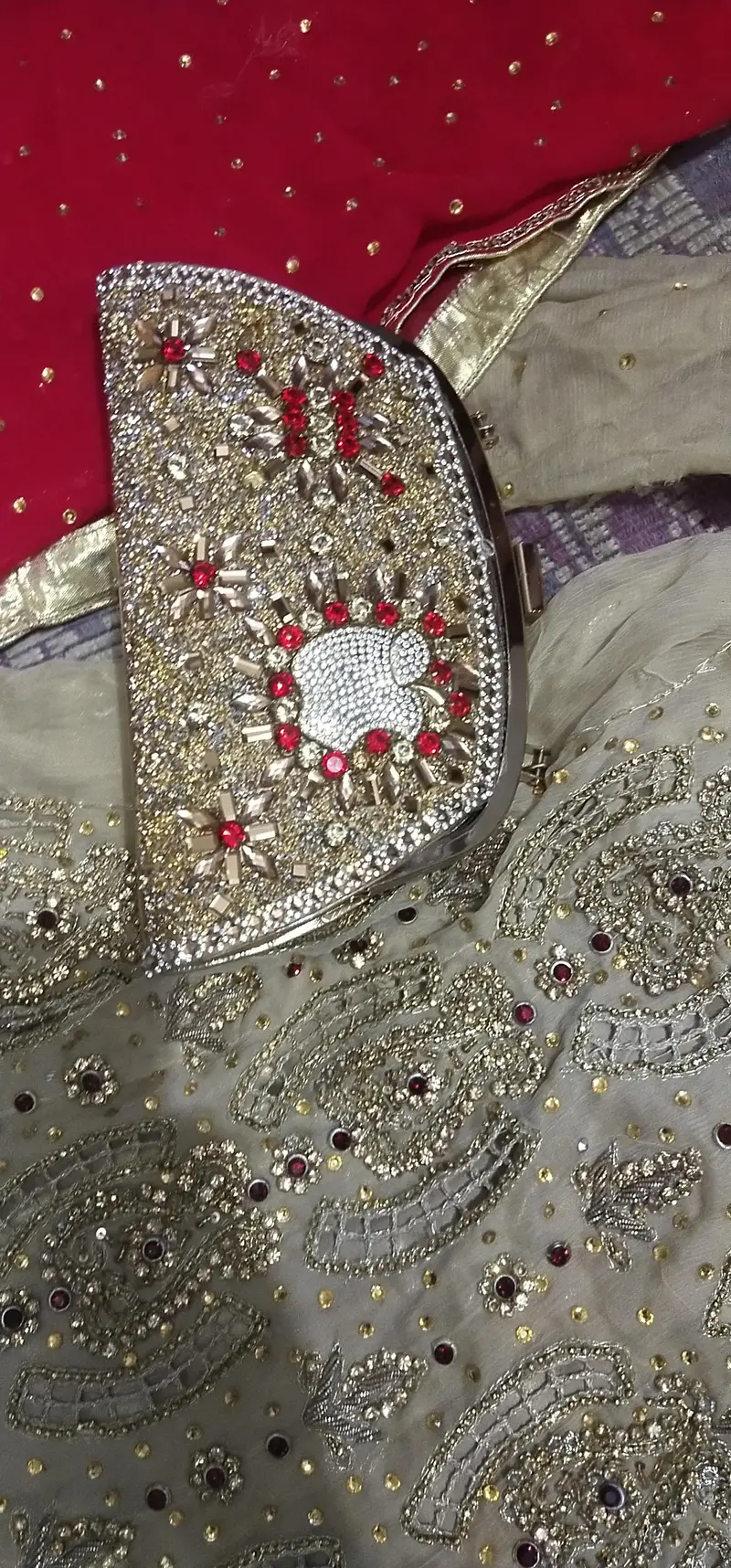 Lehnga new condishn ful set one time usedd fee hurs — photo 2