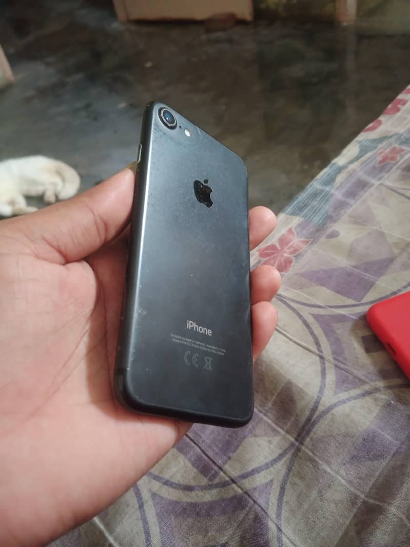 Apple iPhone 7 0