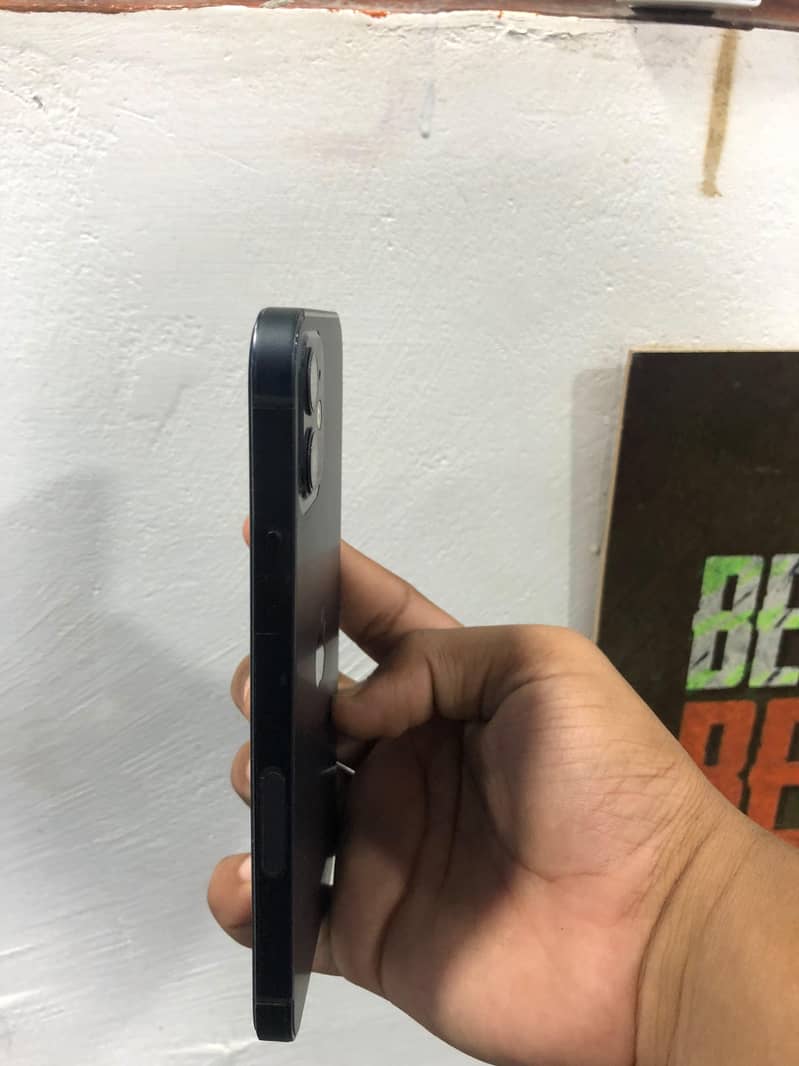 Apple iPhone 12 1