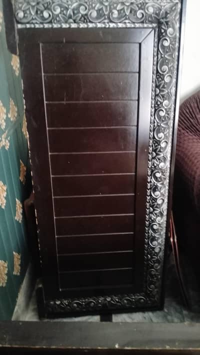 2 Single bed with side table