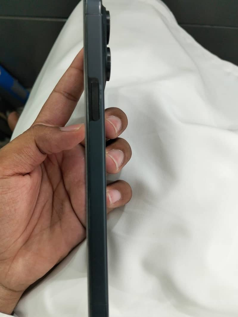 Apple iPhone 15 Pro Max 2