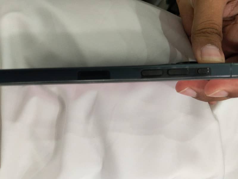 Apple iPhone 15 Pro Max 3