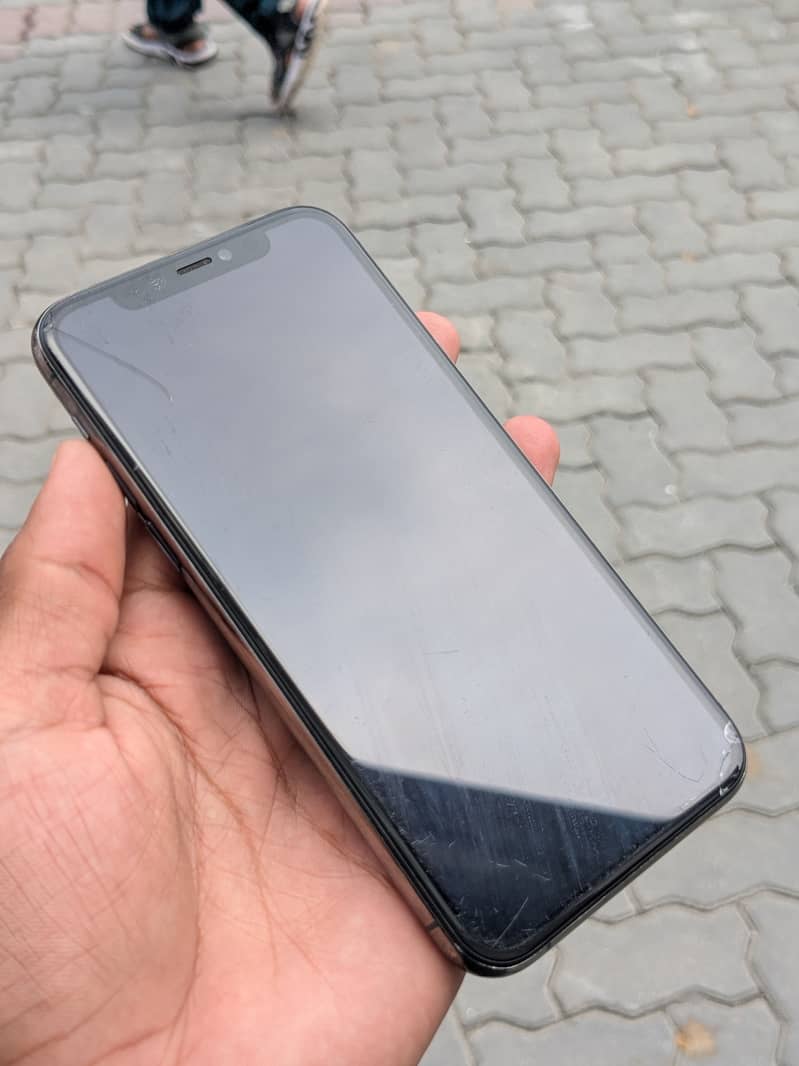 Apple iPhone 11 Pro 6