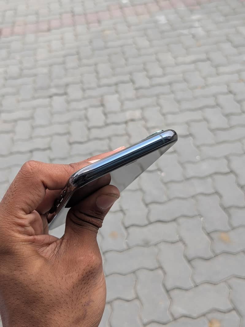 Apple iPhone 11 Pro 7